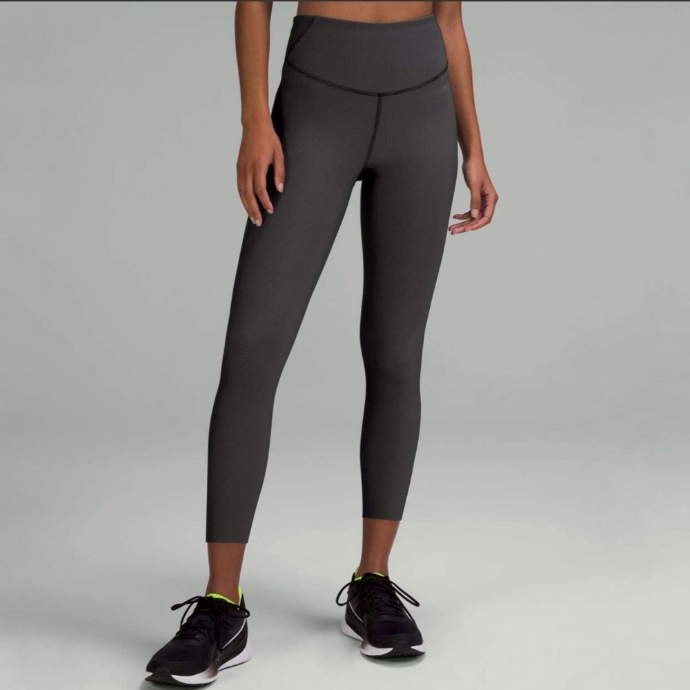 Lululemon‎ | Base Pace High-Rise Tight Two-Tone Ribbed
Black / Gull Grey Size 8